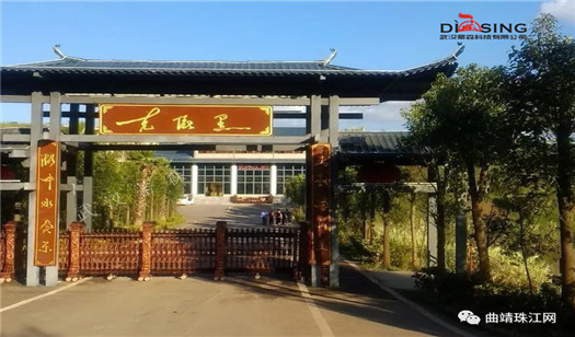 騎跨迷你小火車
